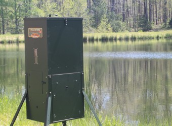 Texas Hunter Fish Feeder - 100 lb. Fish Feed, 175 lb. Corn Capacity